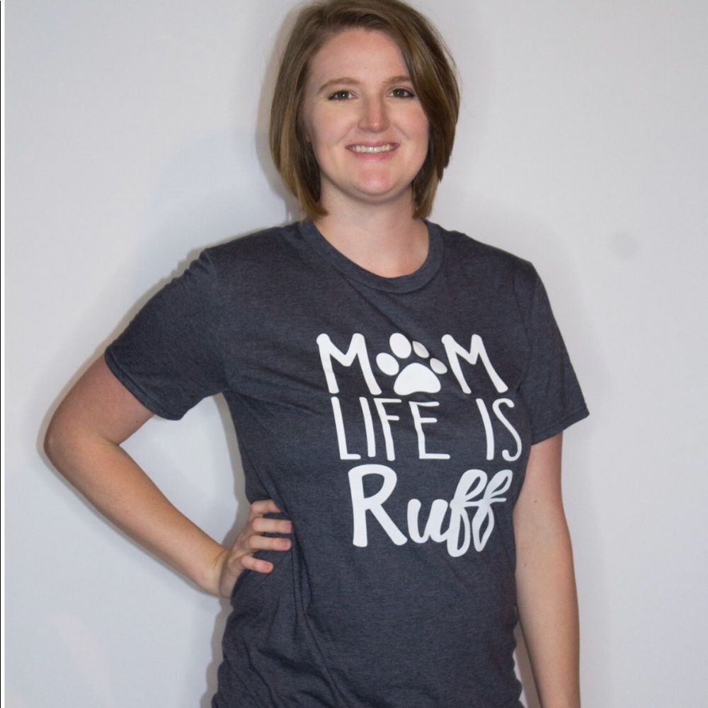 Dog mom tee! 🐶